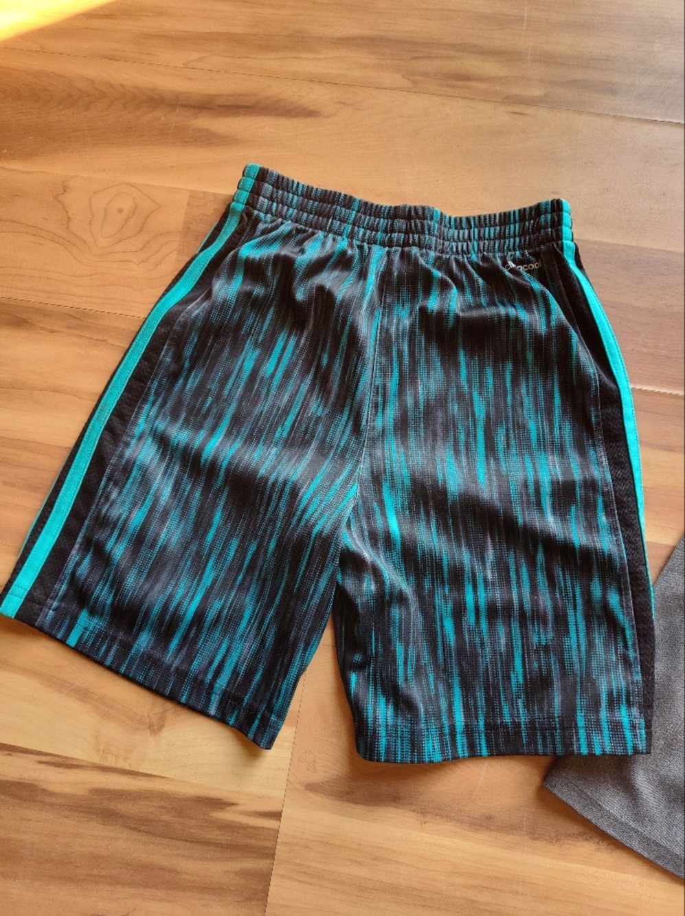 Adidas & Under Armour Boys 5T Shorts - Picture 8 of 8
